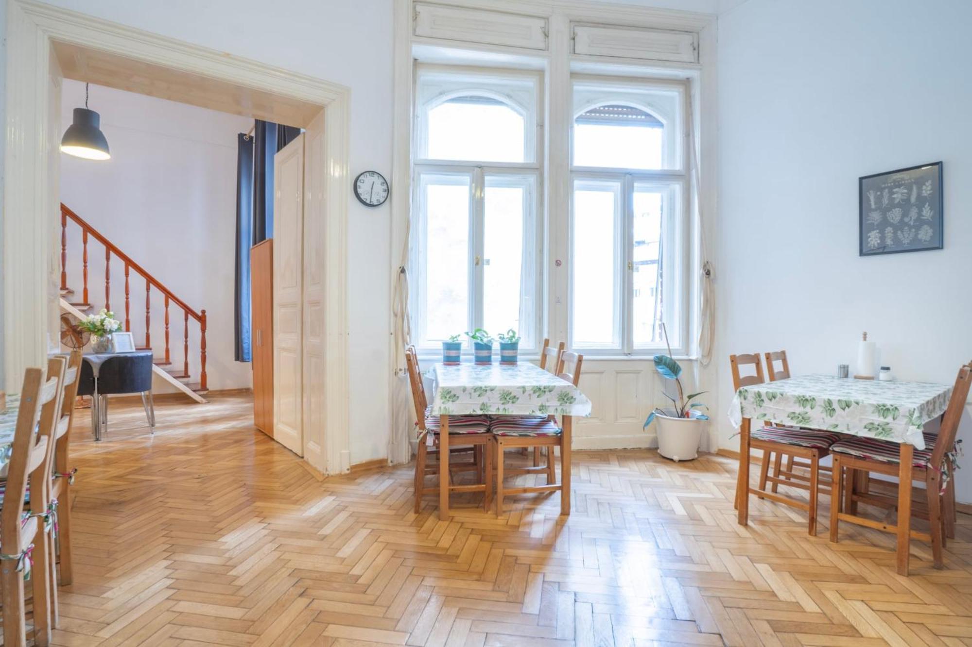 Cedar Inn Budapest - Palace District Eksteriør billede